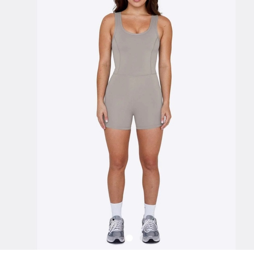 Set Active Sportbody Shortysuit in Stone